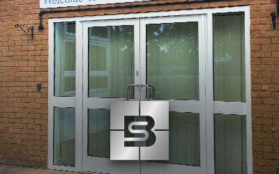 Aluminium double door unstallation for a commercial premises